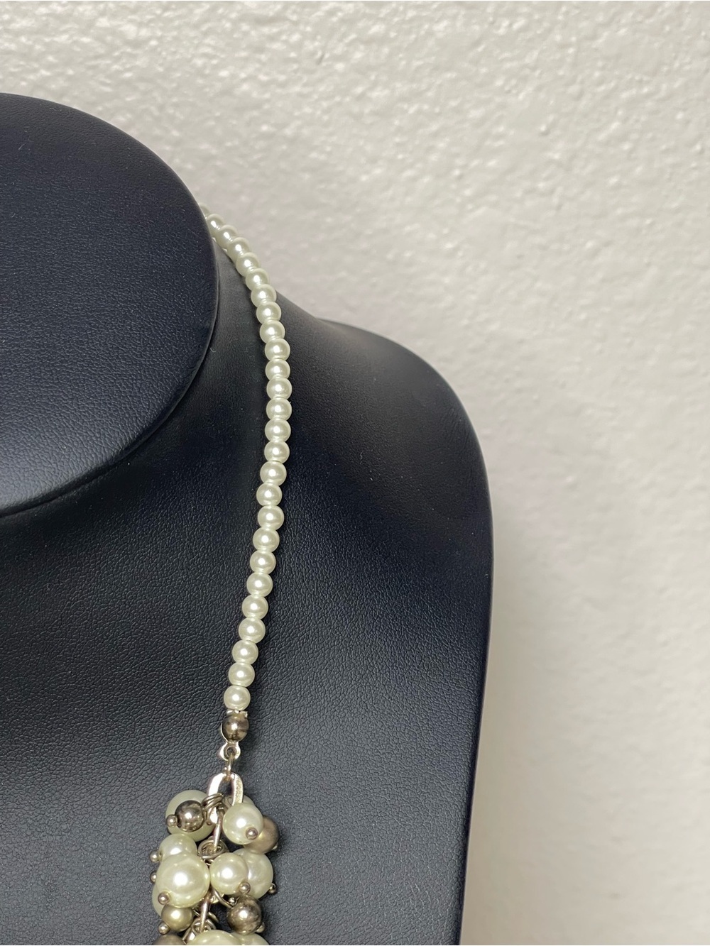 LOFT Clustered Pearl Necklace in Cream and Gold-Tone - Picture 6 of 9
